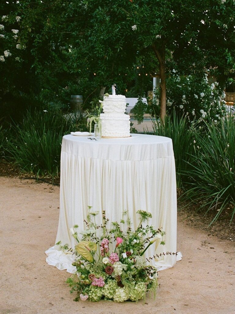 Ivory Tablecloth Wedding: 11 Ideas for Your Reception Tables ...